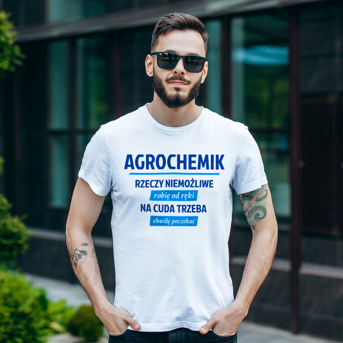 Agrochemik - Rzeczy Niemożliwe Robię Od Ręki - Na Cuda Trzeba Chwilę Poczekać - Męska Koszulka Biała