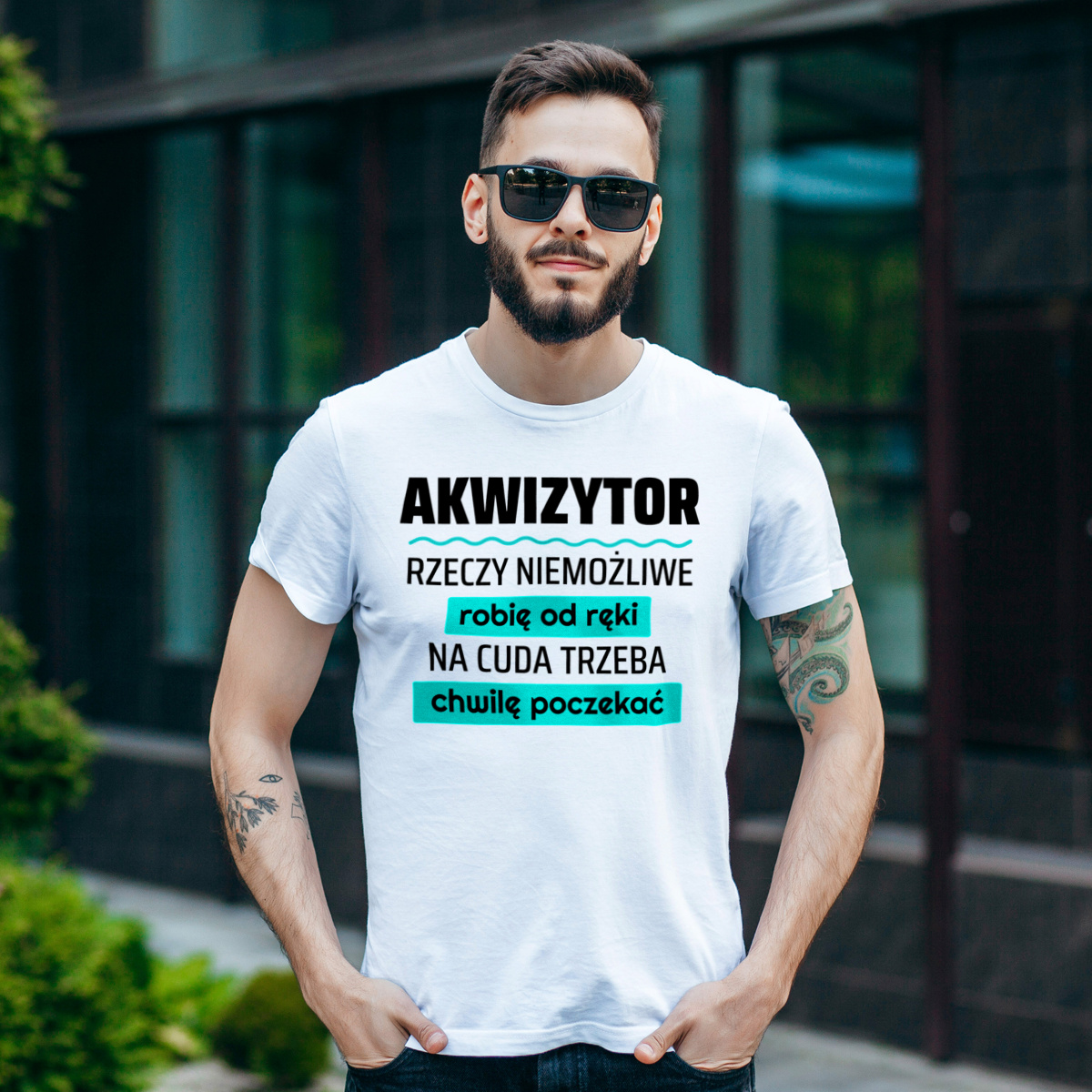 Akwizytor - Rzeczy Niemożliwe Robię Od Ręki - Na Cuda Trzeba Chwilę Poczekać - Męska Koszulka Biała