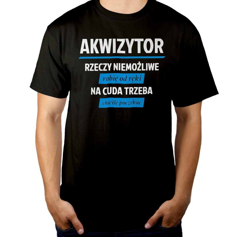 Akwizytor - Rzeczy Niemożliwe Robię Od Ręki - Na Cuda Trzeba Chwilę Poczekać - Męska Koszulka Czarna