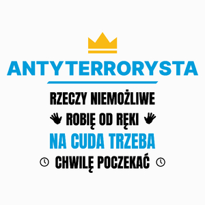 Antyterrorysta Rzeczy Niemożliwe Robię Od Ręki - Poduszka Biała