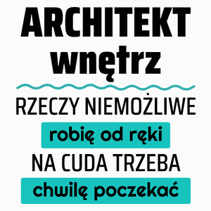 Architekt Wnętrz - Rzeczy Niemożliwe Robię Od Ręki - Na Cuda Trzeba Chwilę Poczekać - Poduszka Biała