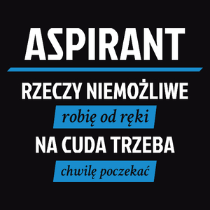 Aspirant - Rzeczy Niemożliwe Robię Od Ręki - Na Cuda Trzeba Chwilę Poczekać - Męska Koszulka Czarna