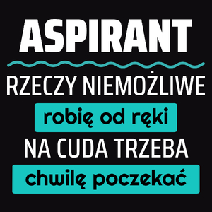 Aspirant - Rzeczy Niemożliwe Robię Od Ręki - Na Cuda Trzeba Chwilę Poczekać - Męska Koszulka Czarna