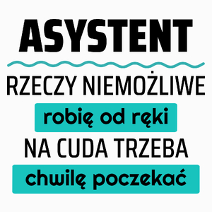 Asystent - Rzeczy Niemożliwe Robię Od Ręki - Na Cuda Trzeba Chwilę Poczekać - Poduszka Biała