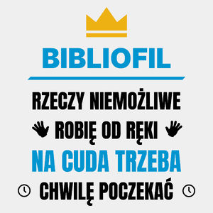 Bibliofil Rzeczy Niemożliwe Robię Od Ręki - Męska Koszulka Biała