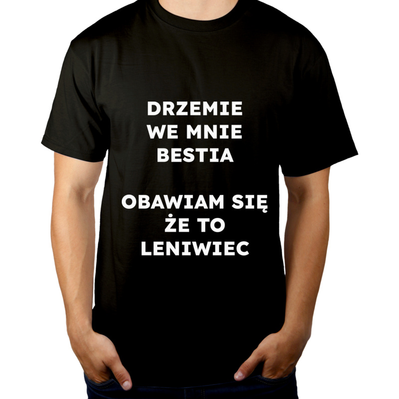 DRZEMIE WE MNIE BESTIA OBAWIAM SIĘ ŻE TO LENIWIEC  - Męska Koszulka Czarna