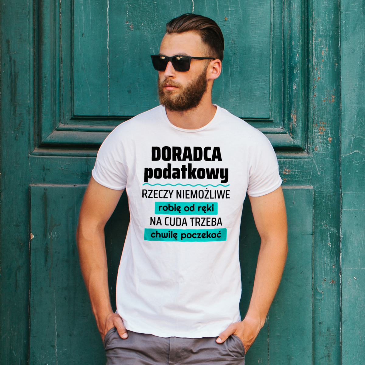 Doradca Podatkowy - Rzeczy Niemożliwe Robię Od Ręki - Na Cuda Trzeba Chwilę Poczekać - Męska Koszulka Biała