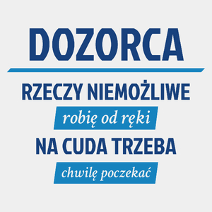 Dozorca - Rzeczy Niemożliwe Robię Od Ręki - Na Cuda Trzeba Chwilę Poczekać - Męska Koszulka Biała