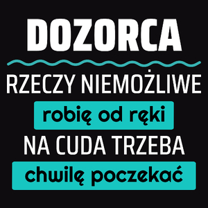 Dozorca - Rzeczy Niemożliwe Robię Od Ręki - Na Cuda Trzeba Chwilę Poczekać - Męska Koszulka Czarna