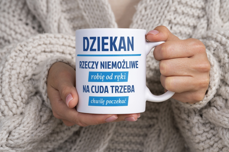 Dziekan - Rzeczy Niemożliwe Robię Od Ręki - Na Cuda Trzeba Chwilę Poczekać - Kubek Biały