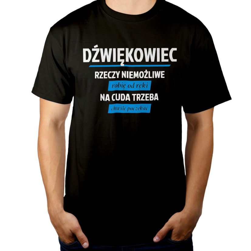 Dźwiękowiec - Rzeczy Niemożliwe Robię Od Ręki - Na Cuda Trzeba Chwilę Poczekać - Męska Koszulka Czarna