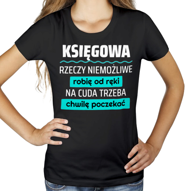 Księgowa - Rzeczy Niemożliwe Robię Od Ręki - Na Cuda Trzeba Chwilę Poczekać - Damska Koszulka Czarna