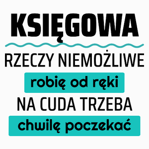 Księgowa - Rzeczy Niemożliwe Robię Od Ręki - Na Cuda Trzeba Chwilę Poczekać - Poduszka Biała