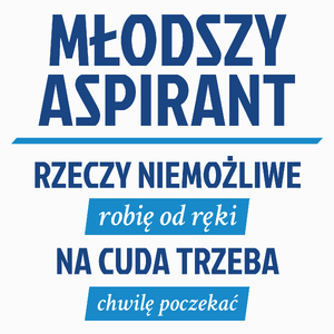 Młodszy Aspirant - Rzeczy Niemożliwe Robię Od Ręki - Na Cuda Trzeba Chwilę Poczekać - Poduszka Biała