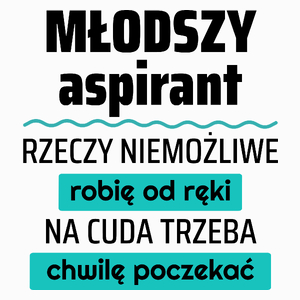 Młodszy Aspirant - Rzeczy Niemożliwe Robię Od Ręki - Na Cuda Trzeba Chwilę Poczekać - Poduszka Biała