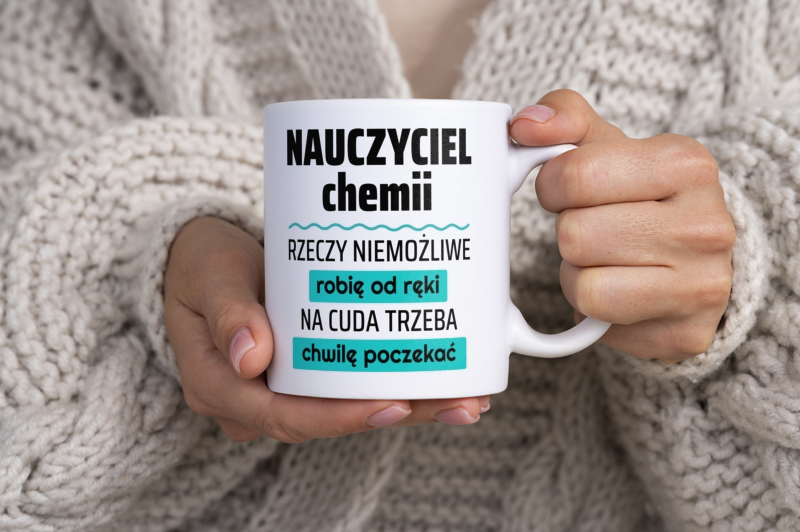 Nauczyciel Chemii - Rzeczy Niemożliwe Robię Od Ręki - Na Cuda Trzeba Chwilę Poczekać - Kubek Biały