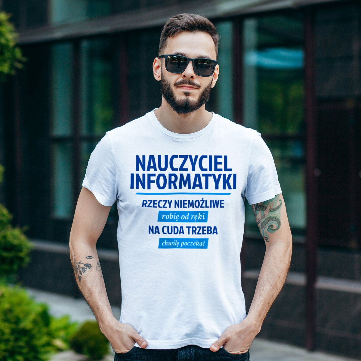 Nauczyciel Informatyki - Rzeczy Niemożliwe Robię Od Ręki - Na Cuda Trzeba Chwilę Poczekać - Męska Koszulka Biała