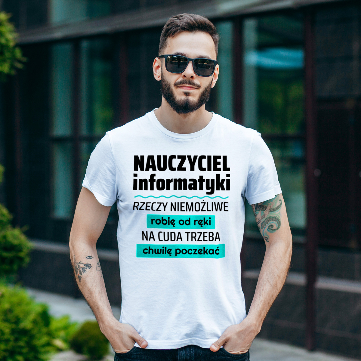 Nauczyciel Informatyki - Rzeczy Niemożliwe Robię Od Ręki - Na Cuda Trzeba Chwilę Poczekać - Męska Koszulka Biała