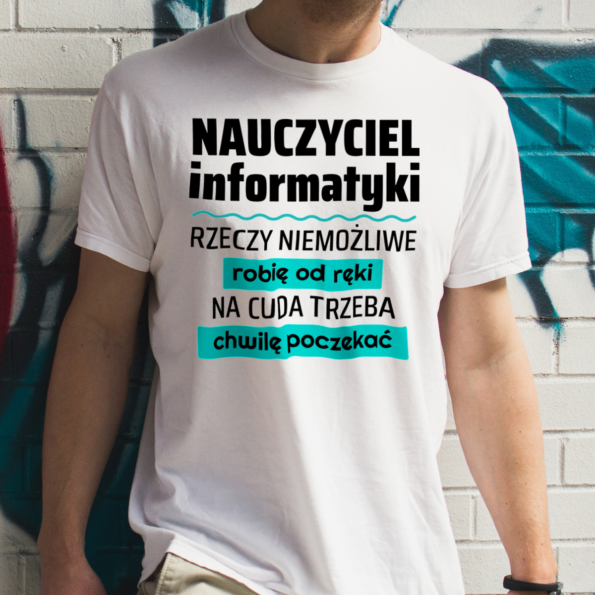 Nauczyciel Informatyki - Rzeczy Niemożliwe Robię Od Ręki - Na Cuda Trzeba Chwilę Poczekać - Męska Koszulka Biała