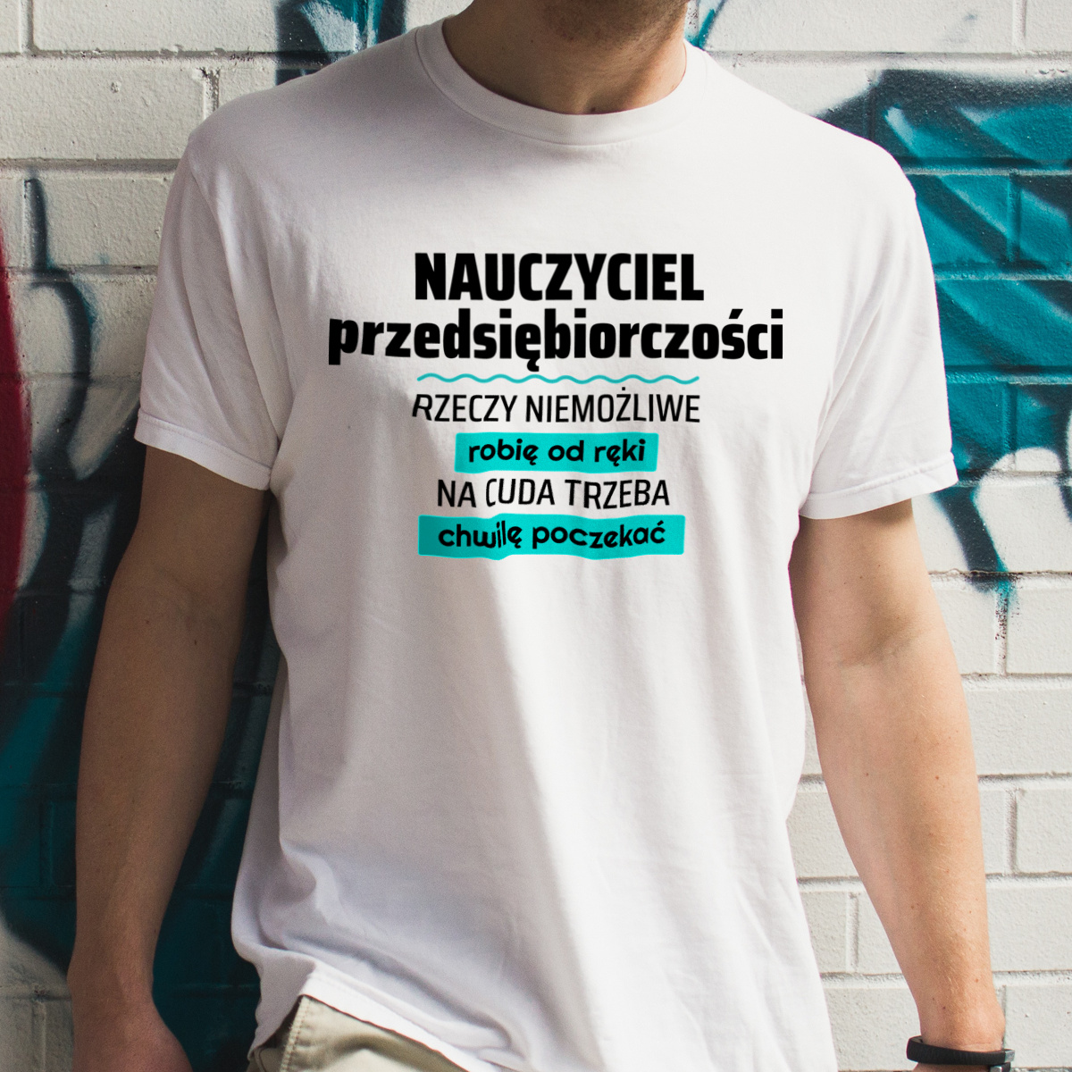 Nauczyciel Przedsiębiorczości - Rzeczy Niemożliwe Robię Od Ręki - Na Cuda Trzeba Chwilę Poczekać - Męska Koszulka Biała