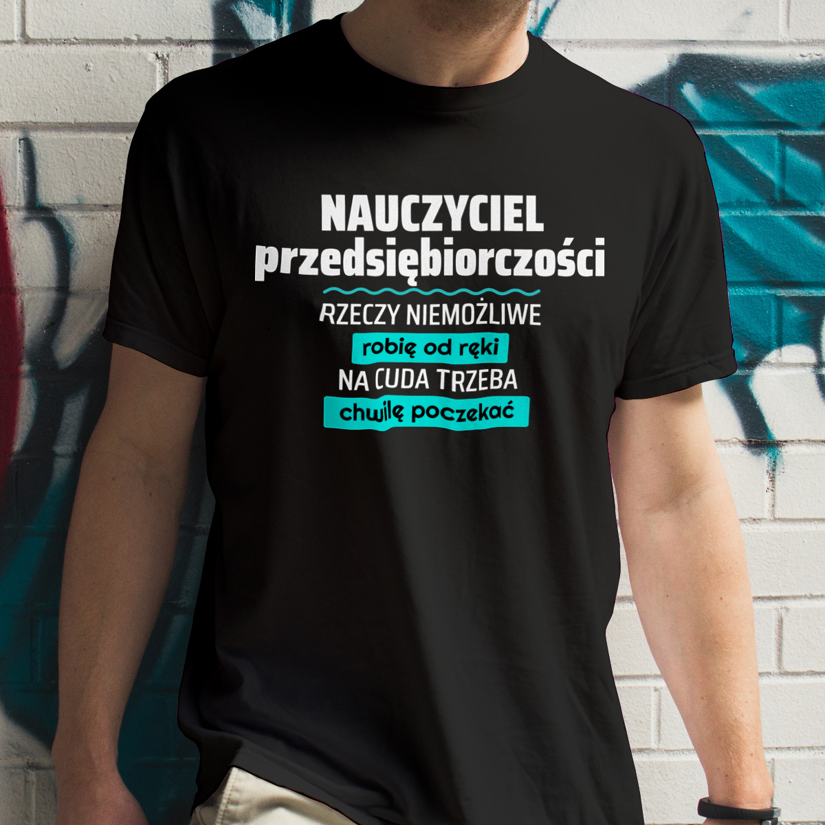 Nauczyciel Przedsiębiorczości - Rzeczy Niemożliwe Robię Od Ręki - Na Cuda Trzeba Chwilę Poczekać - Męska Koszulka Czarna