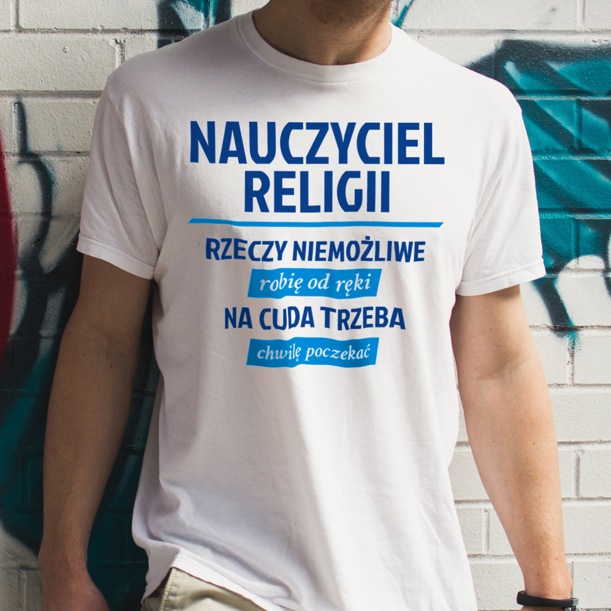 Nauczyciel Religii - Rzeczy Niemożliwe Robię Od Ręki - Na Cuda Trzeba Chwilę Poczekać - Męska Koszulka Biała