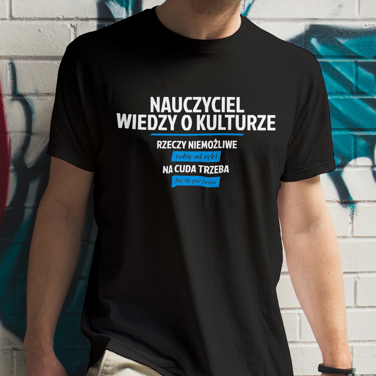 Nauczyciel Wiedzy O Kulturze - Rzeczy Niemożliwe Robię Od Ręki - Na Cuda Trzeba Chwilę Poczekać - Męska Koszulka Czarna