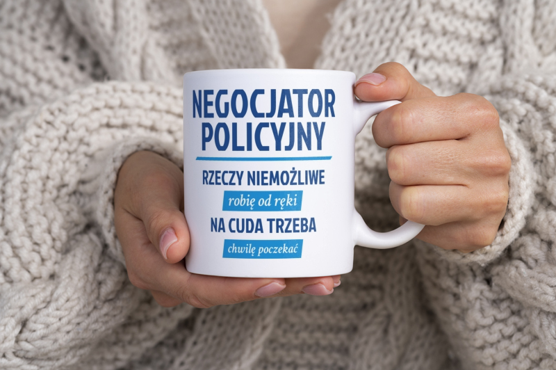 Negocjator Policyjny - Rzeczy Niemożliwe Robię Od Ręki - Na Cuda Trzeba Chwilę Poczekać - Kubek Biały