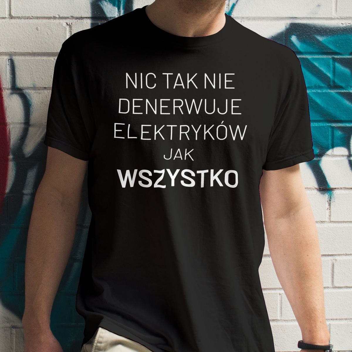Nic Tak Nie Denerwuje Elektryków Jak Wszystko - Męska Koszulka Czarna