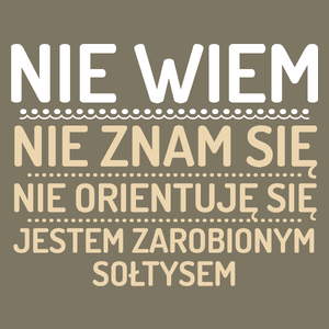 Nie Wiem Nie Znam Się Zarobiony Jestem Sołtys - Męska Koszulka Khaki