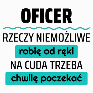 Oficer - Rzeczy Niemożliwe Robię Od Ręki - Na Cuda Trzeba Chwilę Poczekać - Poduszka Biała