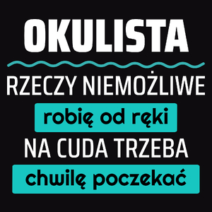 Okulista - Rzeczy Niemożliwe Robię Od Ręki - Na Cuda Trzeba Chwilę Poczekać - Męska Koszulka Czarna