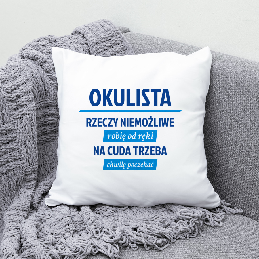 Okulista - Rzeczy Niemożliwe Robię Od Ręki - Na Cuda Trzeba Chwilę Poczekać - Poduszka Biała