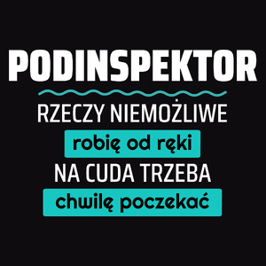 Podinspektor - Rzeczy Niemożliwe Robię Od Ręki - Na Cuda Trzeba Chwilę Poczekać - Męska Koszulka Czarna