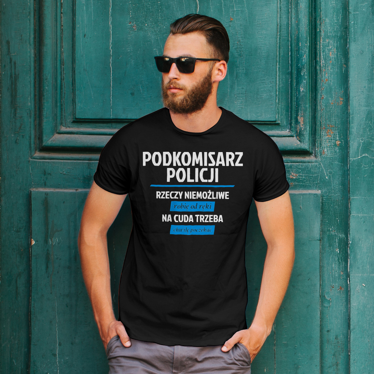 Podkomisarz Policji - Rzeczy Niemożliwe Robię Od Ręki - Na Cuda Trzeba Chwilę Poczekać - Męska Koszulka Czarna