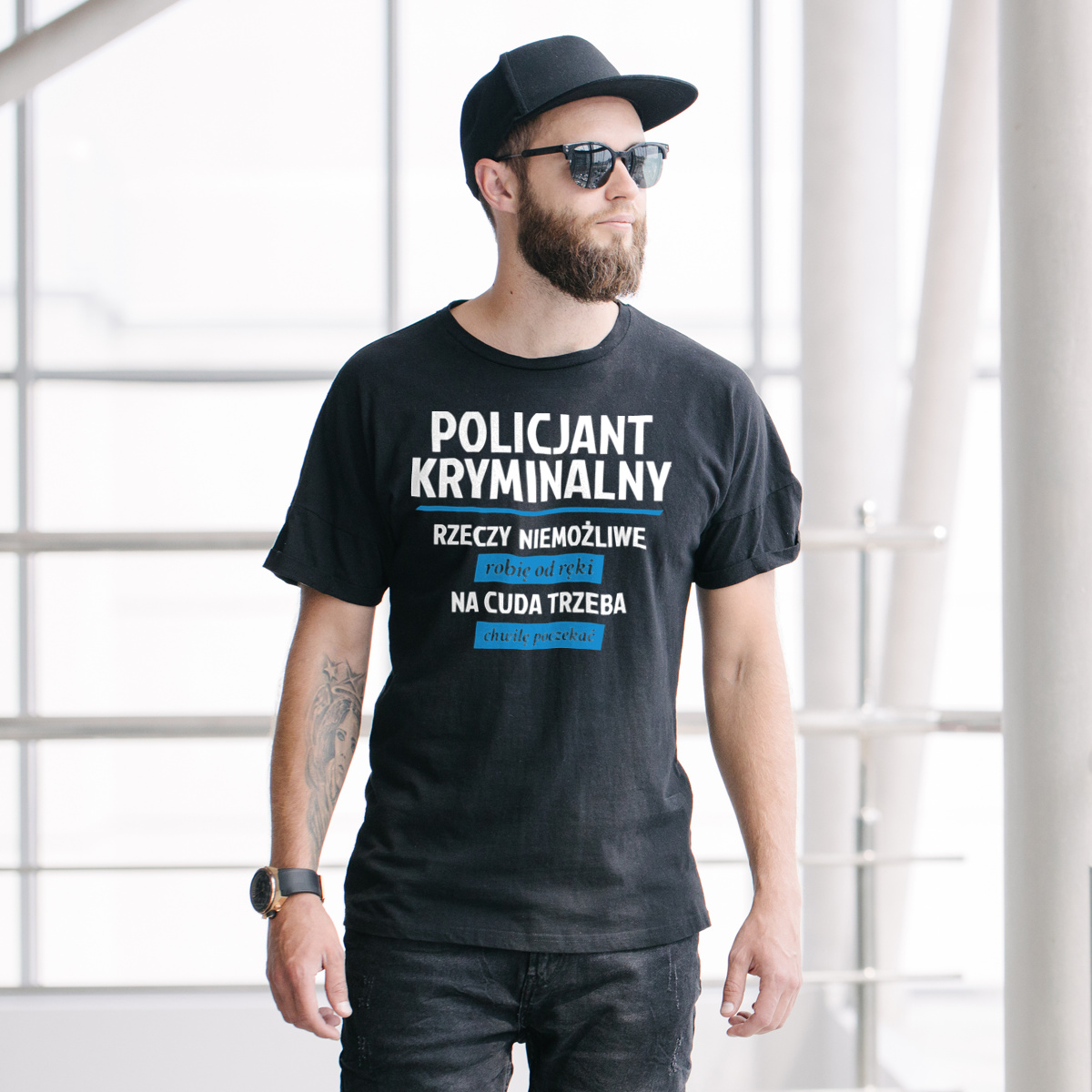 Policjant Kryminalny - Rzeczy Niemożliwe Robię Od Ręki - Na Cuda Trzeba Chwilę Poczekać - Męska Koszulka Czarna