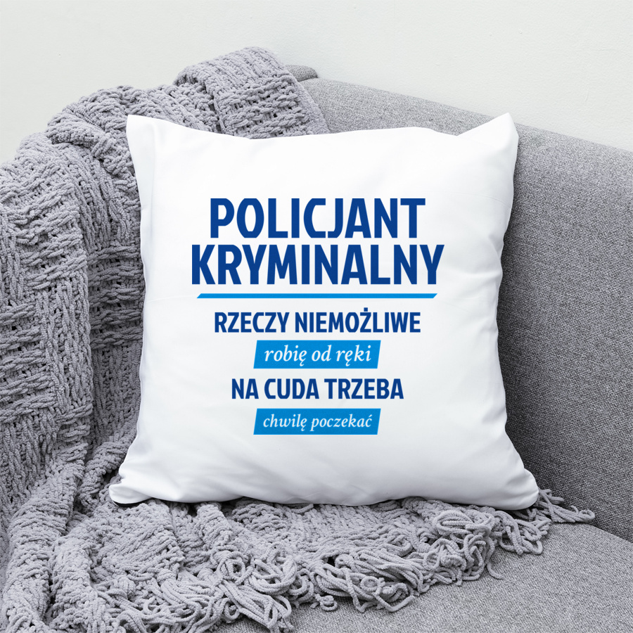 Policjant Kryminalny - Rzeczy Niemożliwe Robię Od Ręki - Na Cuda Trzeba Chwilę Poczekać - Poduszka Biała