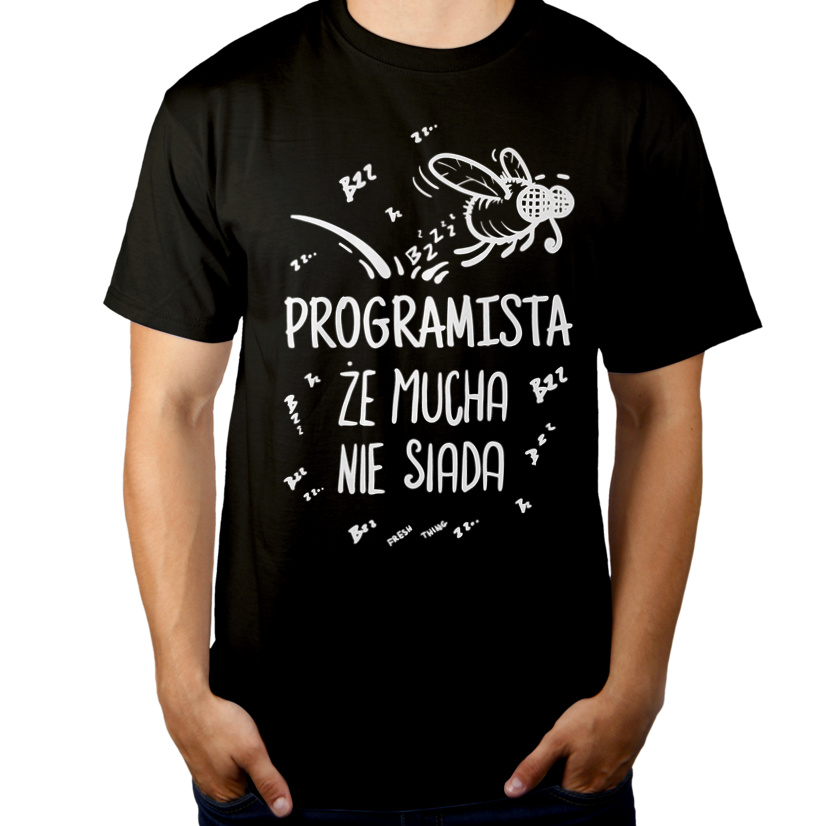 Programista Że Mucha Nie Siada - Męska Koszulka Czarna