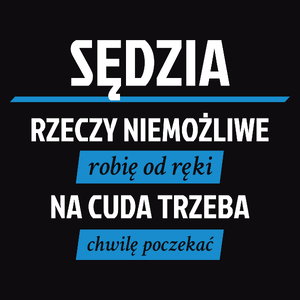 Sędzia - Rzeczy Niemożliwe Robię Od Ręki - Na Cuda Trzeba Chwilę Poczekać - Męska Koszulka Czarna