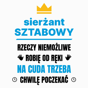 Sierżant Sztabowy Rzeczy Niemożliwe Robię Od Ręki - Poduszka Biała