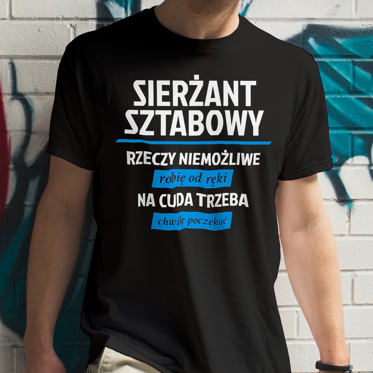 Sierżant Sztabowy - Rzeczy Niemożliwe Robię Od Ręki - Na Cuda Trzeba Chwilę Poczekać - Męska Koszulka Czarna