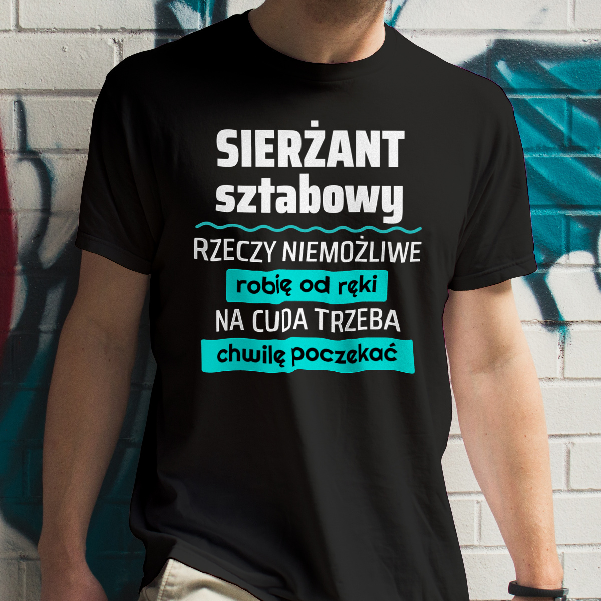 Sierżant Sztabowy - Rzeczy Niemożliwe Robię Od Ręki - Na Cuda Trzeba Chwilę Poczekać - Męska Koszulka Czarna