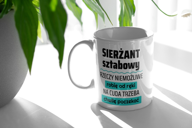 Sierżant Sztabowy - Rzeczy Niemożliwe Robię Od Ręki - Na Cuda Trzeba Chwilę Poczekać - Kubek Biały