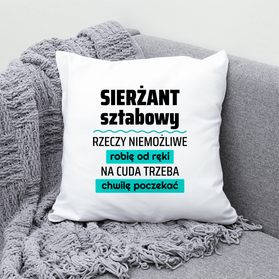 Sierżant Sztabowy - Rzeczy Niemożliwe Robię Od Ręki - Na Cuda Trzeba Chwilę Poczekać - Poduszka Biała