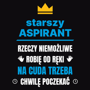 Starszy Aspirant Rzeczy Niemożliwe Robię Od Ręki - Męska Koszulka Czarna