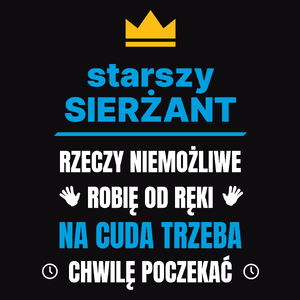 Starszy Sierżant Rzeczy Niemożliwe Robię Od Ręki - Męska Koszulka Czarna