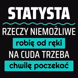 Statysta - Rzeczy Niemożliwe Robię Od Ręki - Na Cuda Trzeba Chwilę Poczekać - Męska Koszulka Czarna