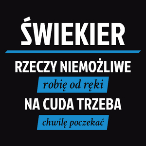 Świekier - Rzeczy Niemożliwe Robię Od Ręki - Na Cuda Trzeba Chwilę Poczekać - Męska Koszulka Czarna