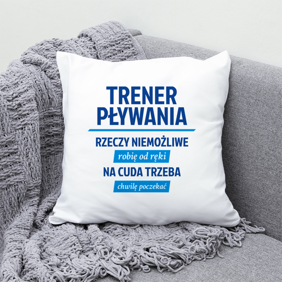 Trener Pływania - Rzeczy Niemożliwe Robię Od Ręki - Na Cuda Trzeba Chwilę Poczekać - Poduszka Biała