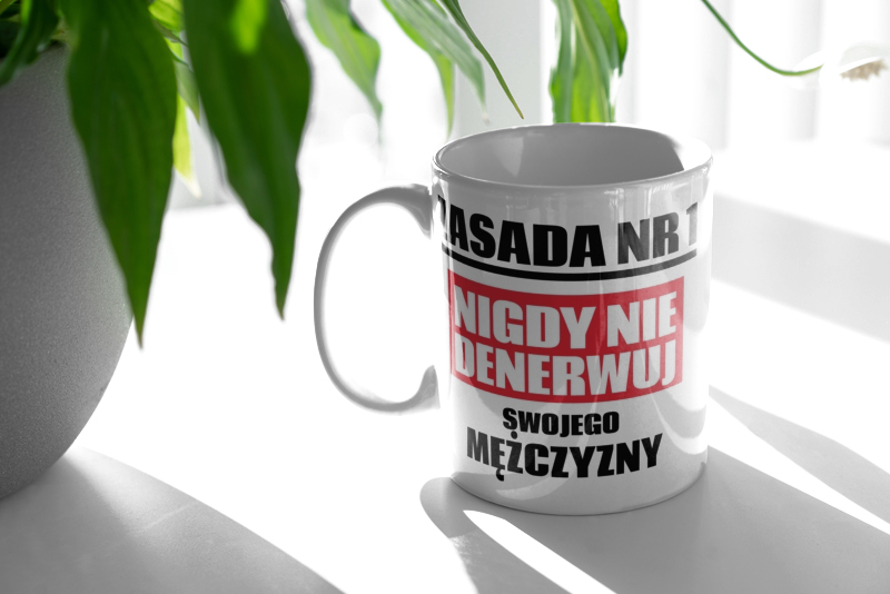 Zasada Nr 1 - Nigdy Nie Denerwuj Swojego Mężczyzny - Kubek Biały